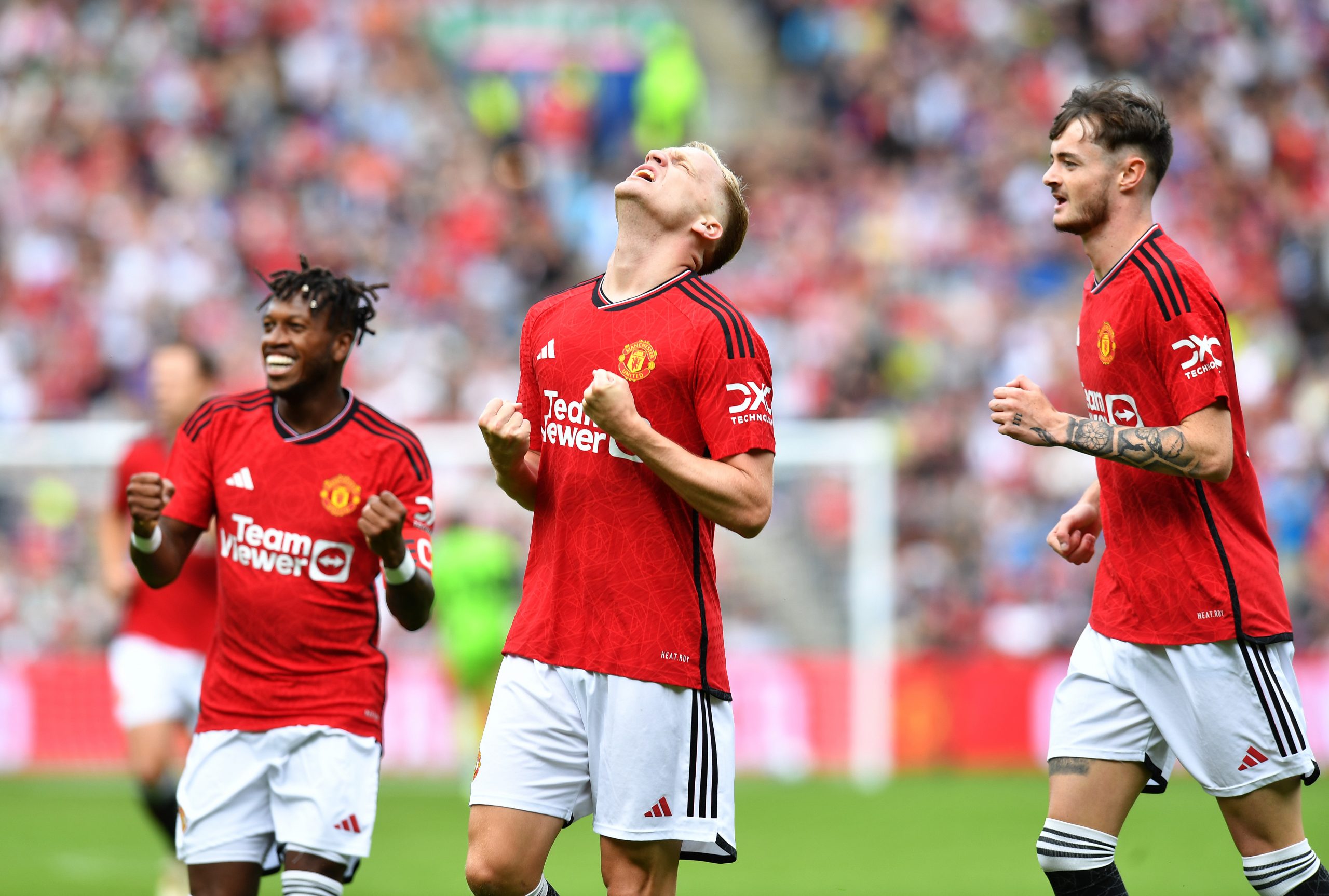 Real Sociedad make 'formal contact' to sign Donny van de Beek from Manchester United.