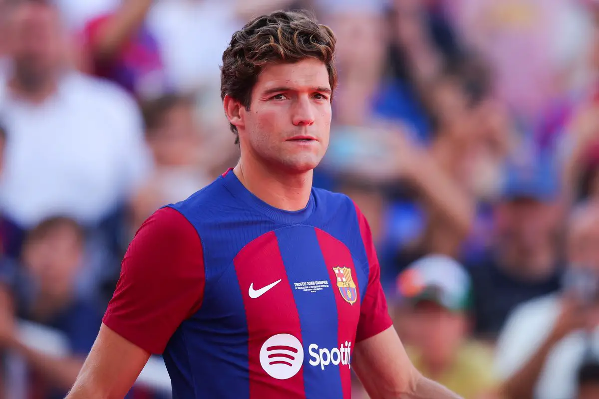 Manchester United have offered Barcelona defender Marcos Alonso a two-year contract.