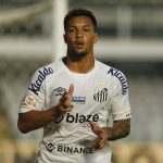 Manchester United and Arsenal are interested in the 20-year-old Marcos Leonardo of Santos.