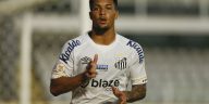 Manchester United willing to pay €25 million for AS Roma target and Santos striker Marcos Leonardo.