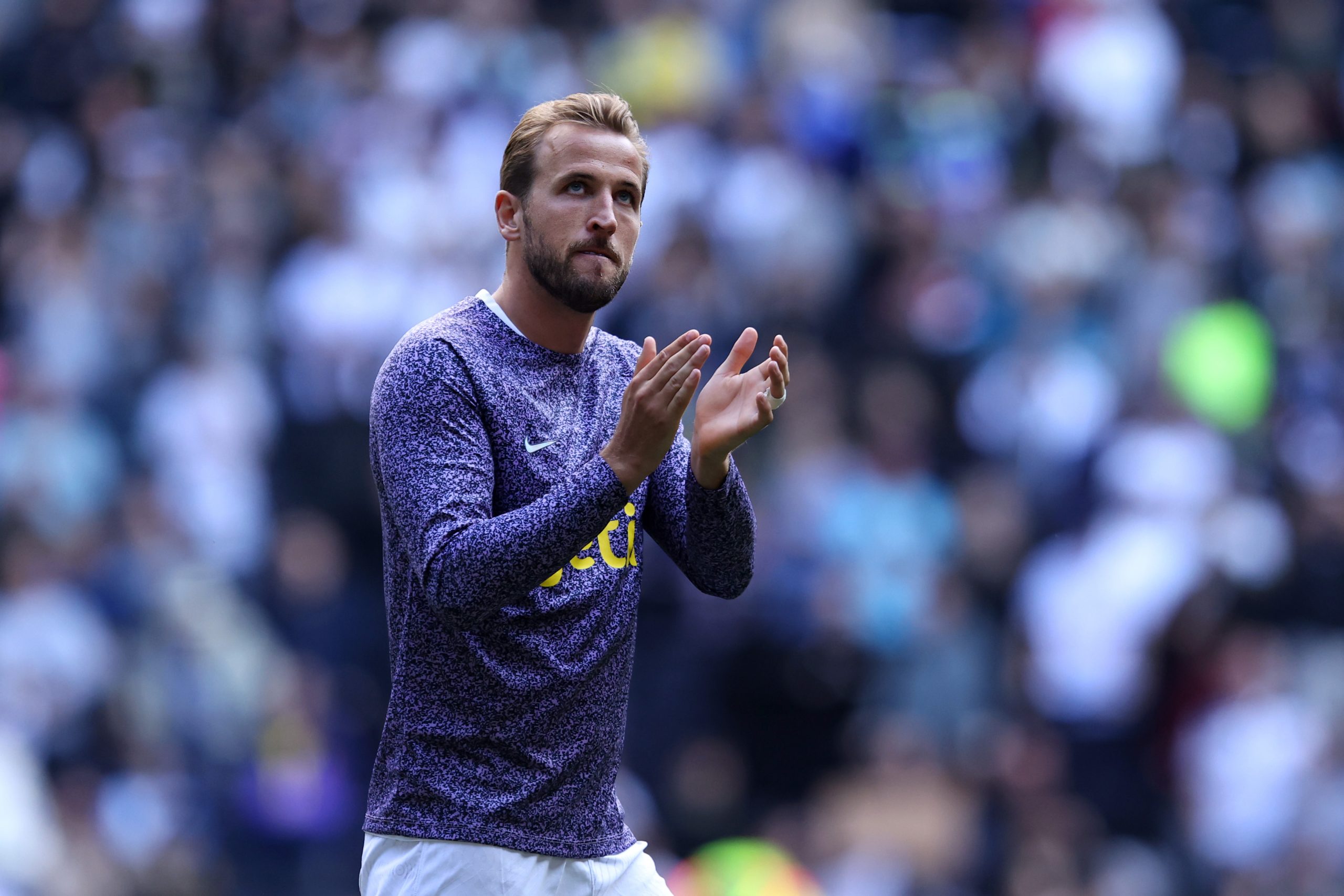 Gary Neville believes Tottenham Hotspur striker Harry Kane holding out for Manchester United move.