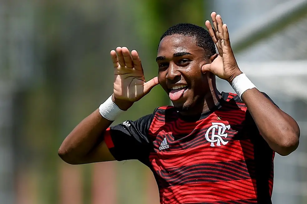 Flamengo starlet Lorran is being scouted by Manchester United and Chelsea. 