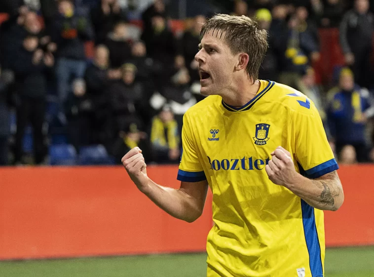 Manchester United are interested in signing Brøndby midfielder Nicolai Vallys.