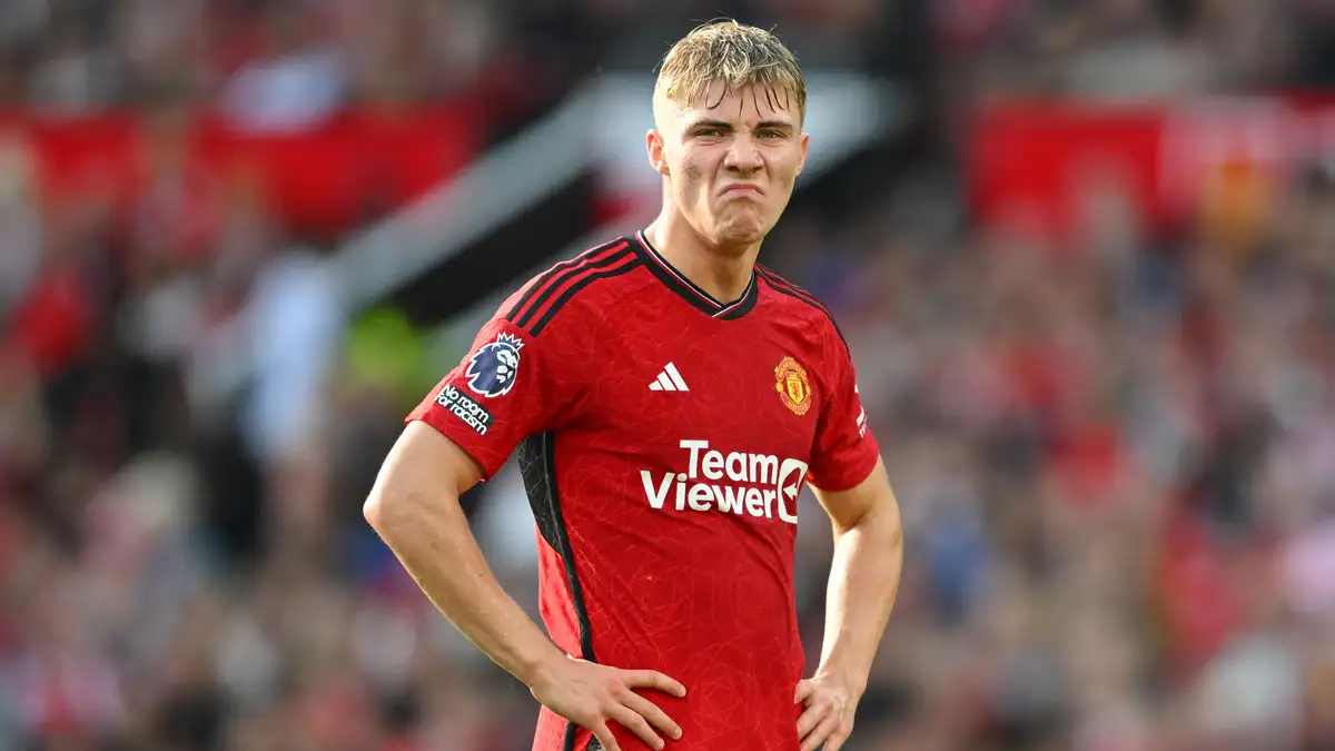 Manchester United legend Steve Bruce urges Rasmus Hojlund to build upon the promising start to life at Old Trafford. (Credit: Getty Images)