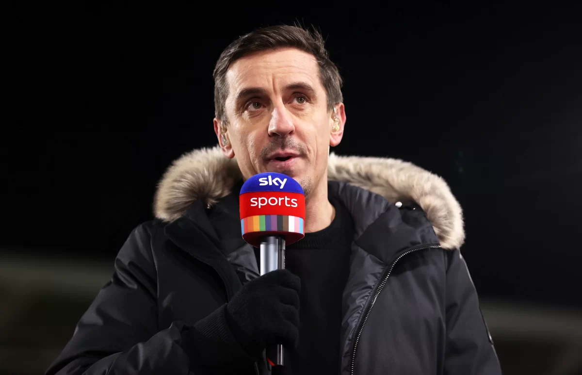 Former Manchester United midfielder Roy Keane calls out Gary Neville for his hypocrisy.