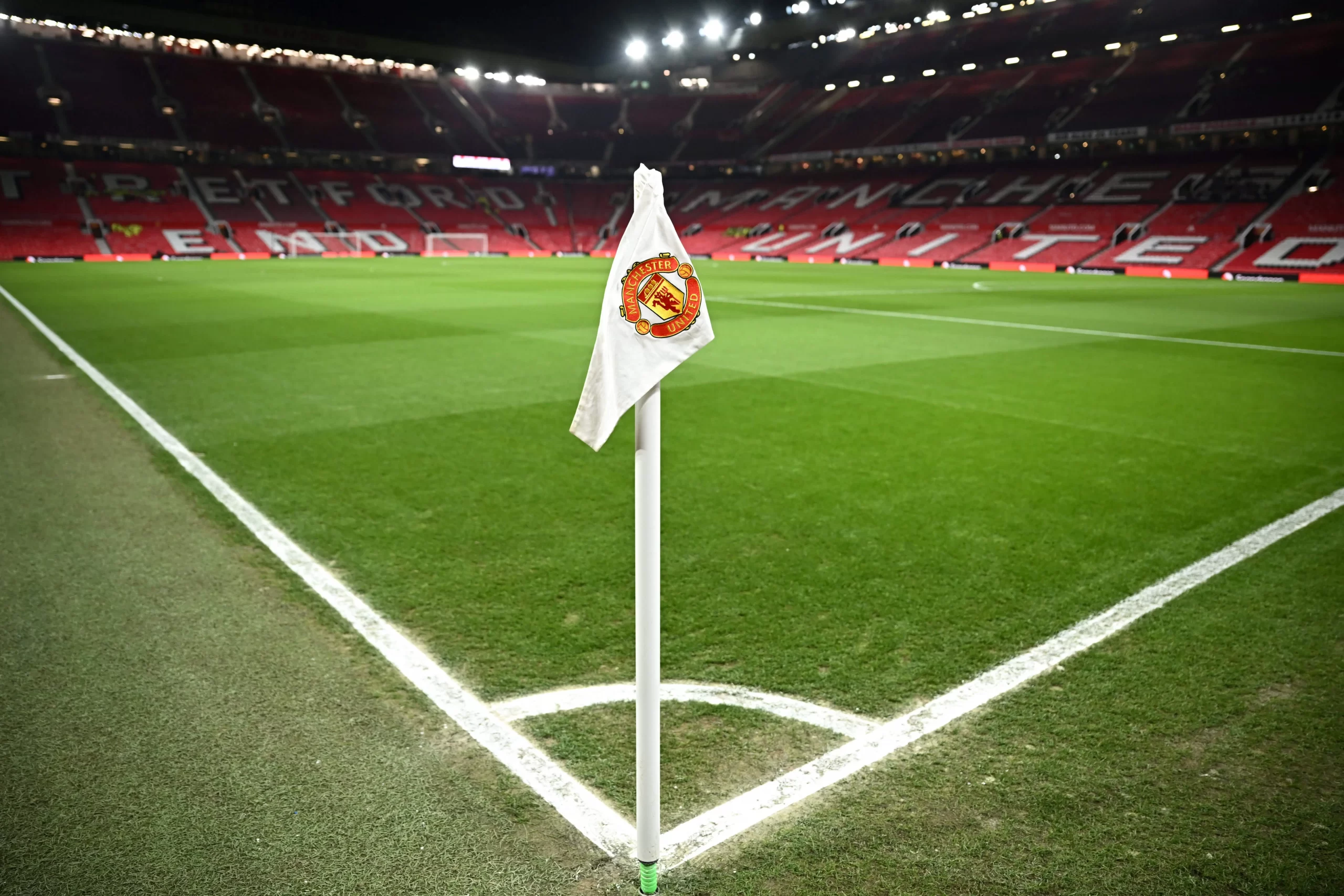 Manchester United could take advantage of a financially troubled PL club to sign a £80m target.