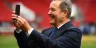 Jeff Stelling urges Brentford forward Ivan Toney to join Tottenham Hotspur over Manchester United .